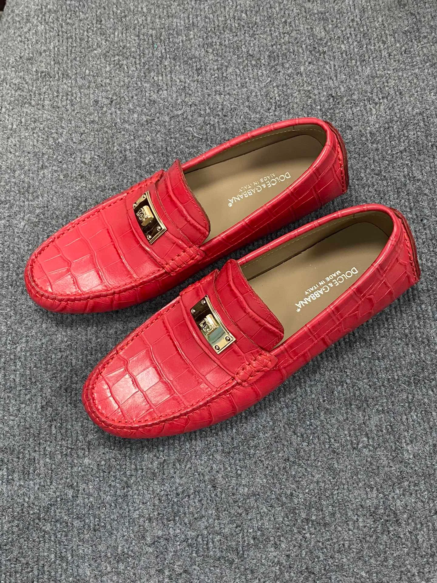 Men's Men's Shoes Men's Men's Shoes 💰700 new style "DG Duban Spring New Casual Driving Shoes" latest hot style, top brand luxury ~ purchasing agency, top quality ~.  The upper is made of imported original cowhide with fine workmanship. The original stylish and stylish soft rubber wear-resistant and non-slip outsole is light and comfortable on the feet. The real thing looks better in real life, 38-45